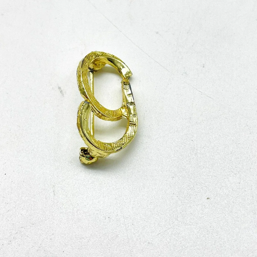 Script G Pin Gold Tone Textured Ribbon Classic Career Workwear Birthday Gift